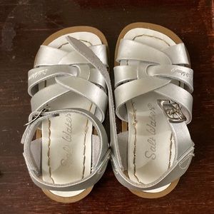 Salt Water sandals by Hoy. Silver. Very good condition. Baby girl size 6.